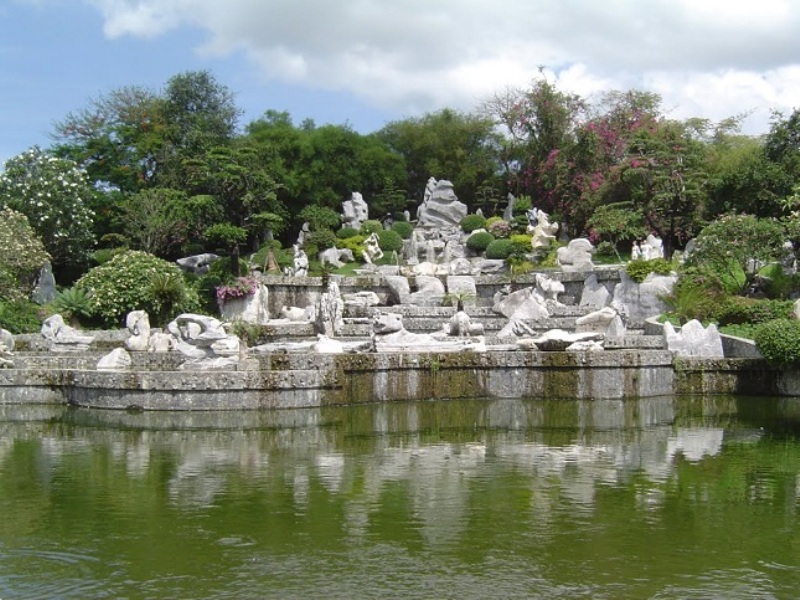 پارک سنگ های چند میلیون ساله و مزرعه کروکودیل ها