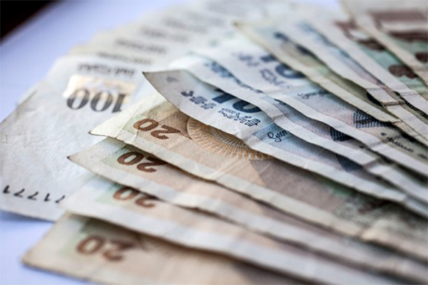 در سفر به استانبول دلار بهتر است یا لیره؟