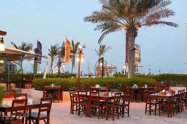 فضای رستوران توتی فروتی