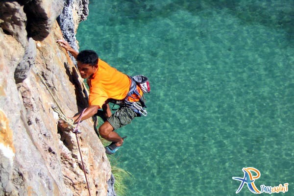 شیرجه در آب