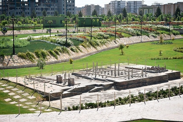 تخت جمشید در باغ مینیاتوری مشهد