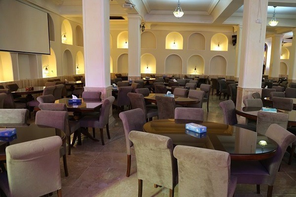 فضای مدرن رستوران بابا قدرت