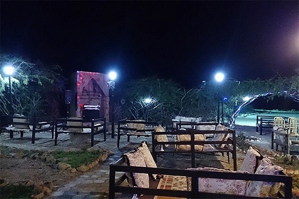 محوطه مجتمع اقامتی ایران زمین